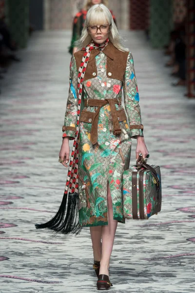 Look 50